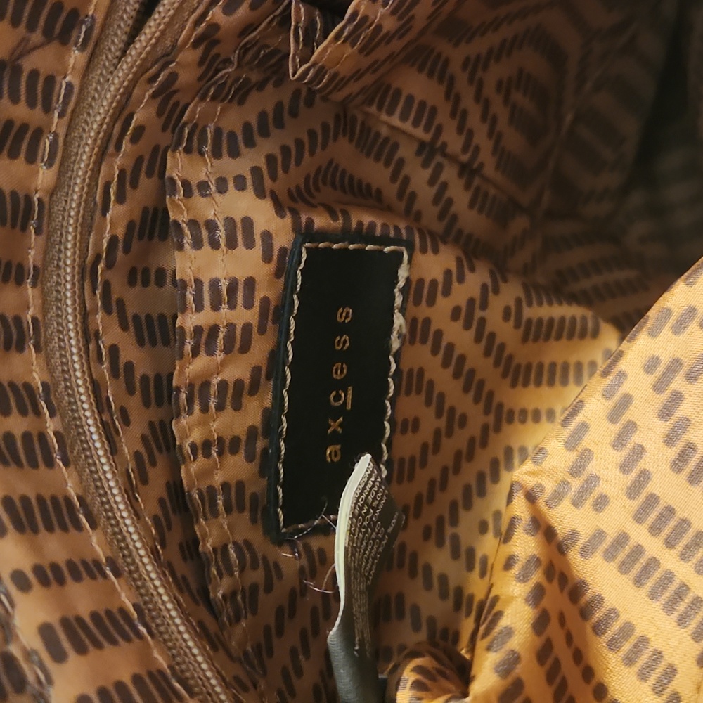 Axcess by Liz Claiborne Purse/Crossbody - Picture 6 of 9